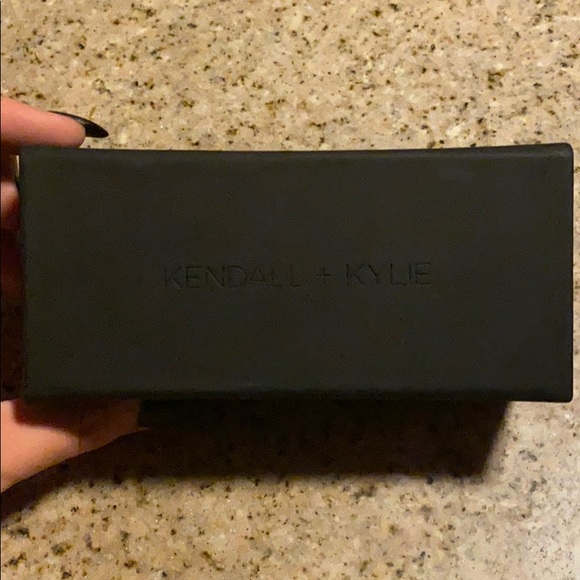 Kendall + Kylie limited edition sunglass case - Picture 1 of 3